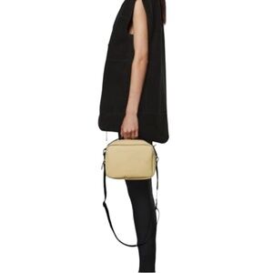 Rains NWT Box Bag Unisex Sand